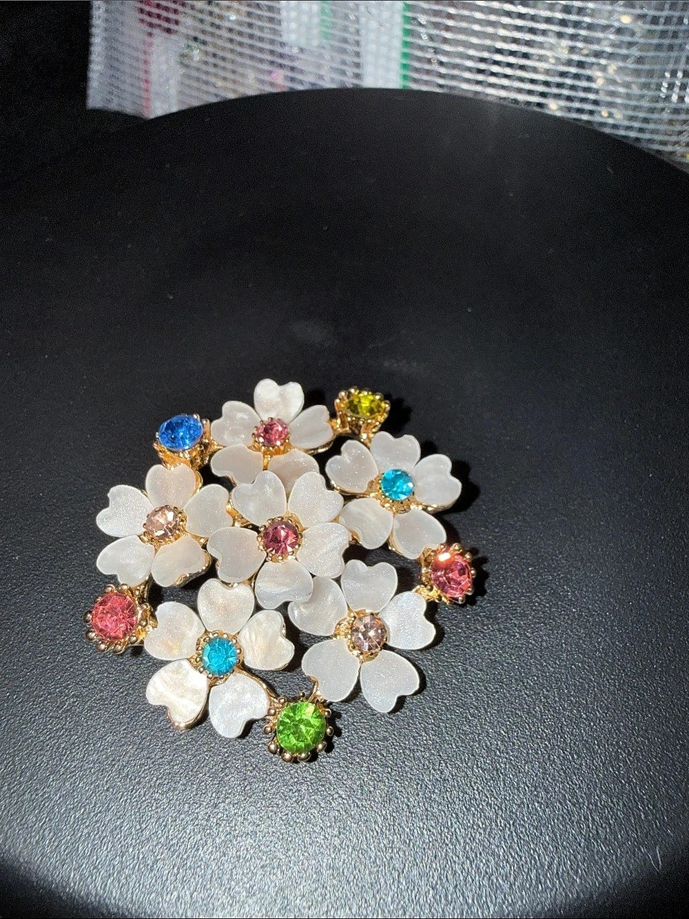 Floral Flower Brooch in White & Gold Like New